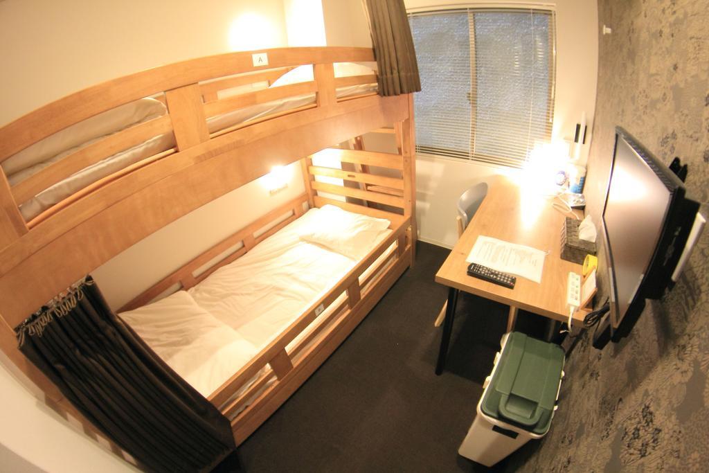 Yadokari Namba Hostel Osaka Exterior photo