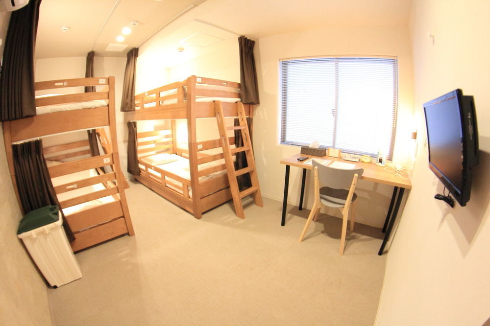 Yadokari Namba Hostel Osaka Exterior photo