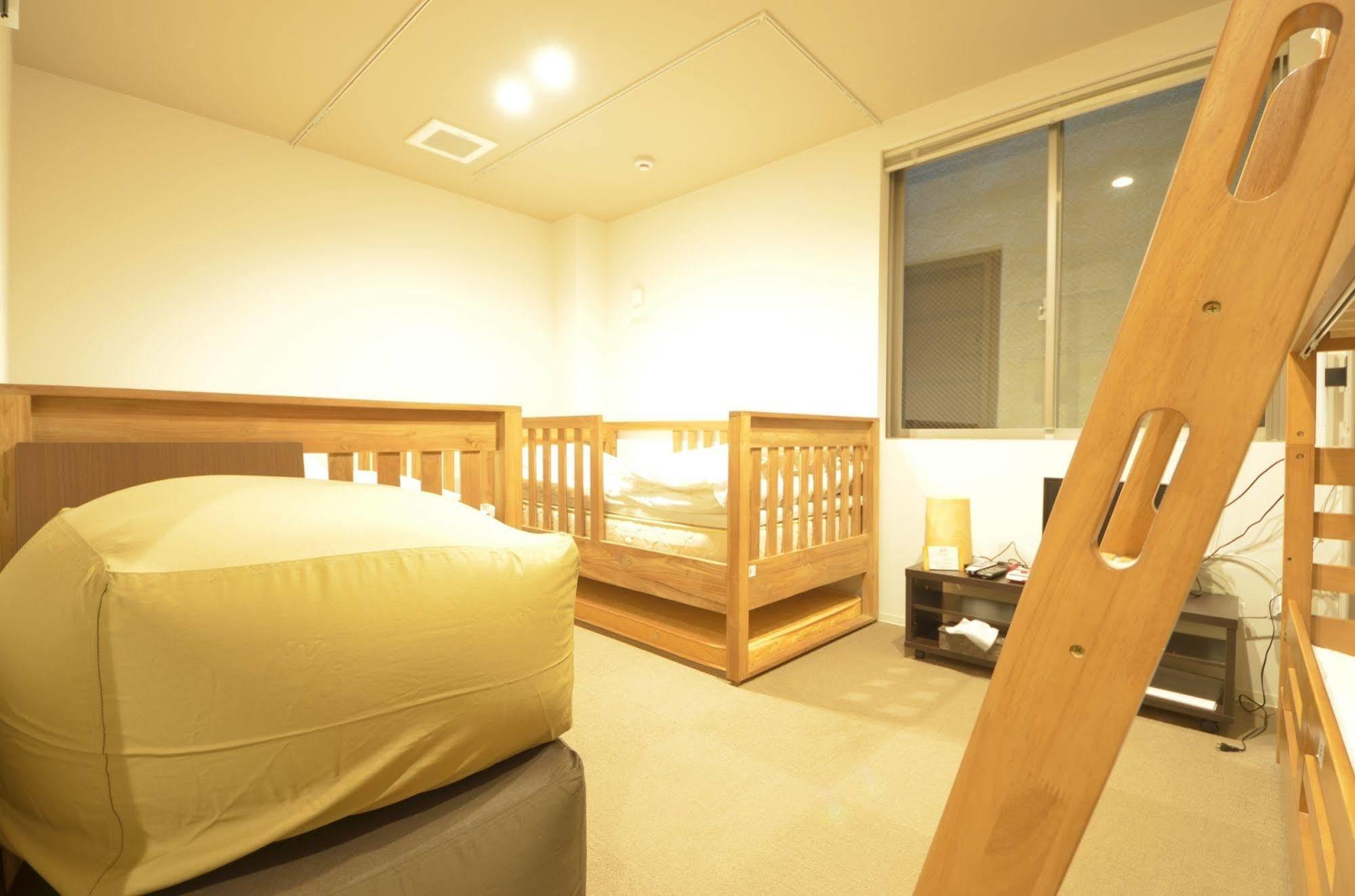 Yadokari Namba Hostel Osaka Exterior photo